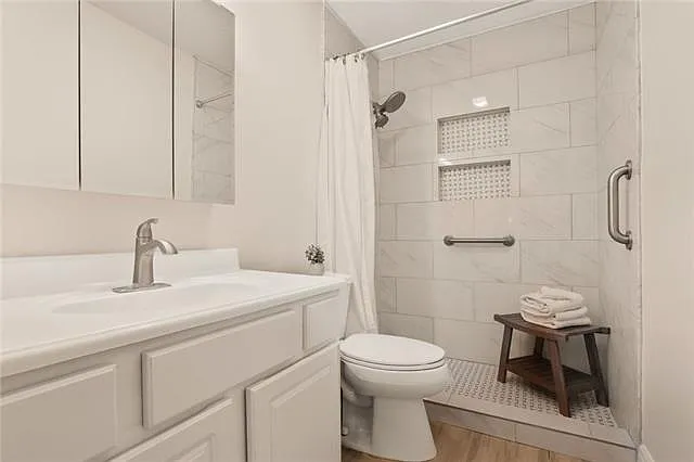 2704 Taft Park — Photo 13