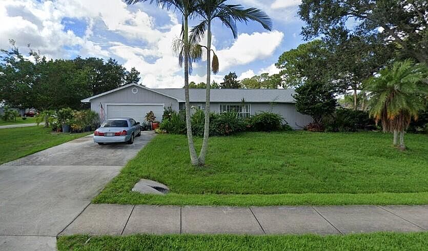 1st image of 532 SE Thornhill Drive