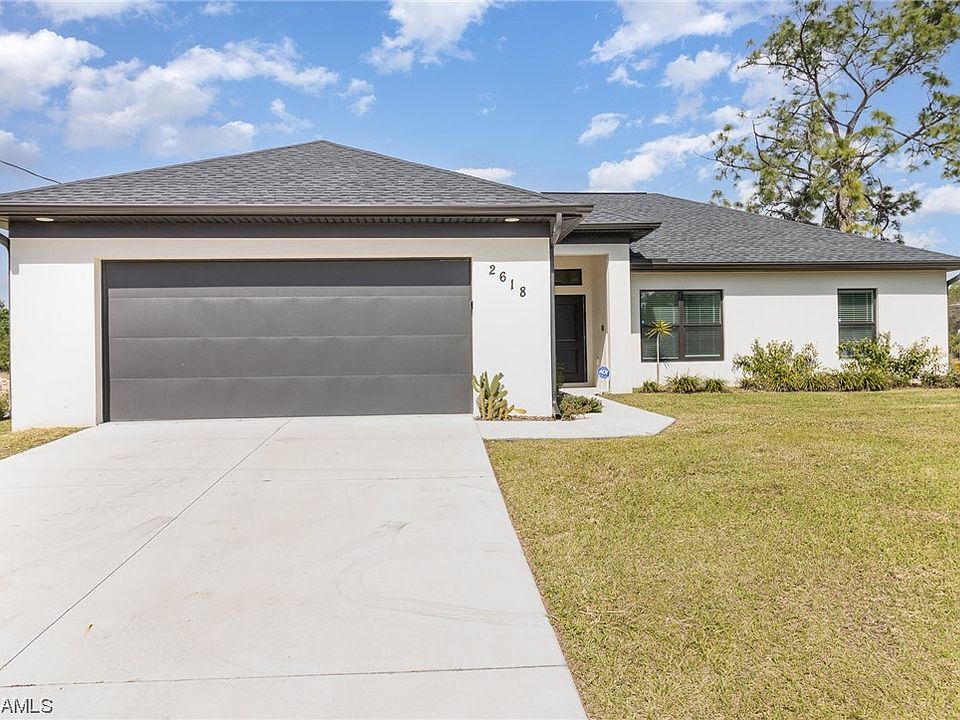 1st image of 2618 Helen Cir