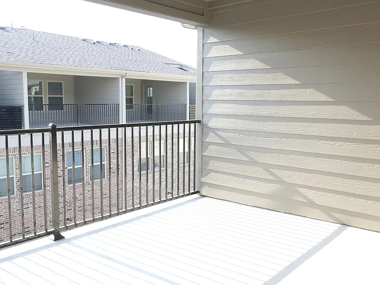 332 Blackthorne Dr — Photo 33