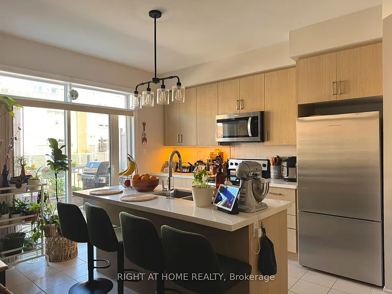31 Edward Horton Cres — Photo 2