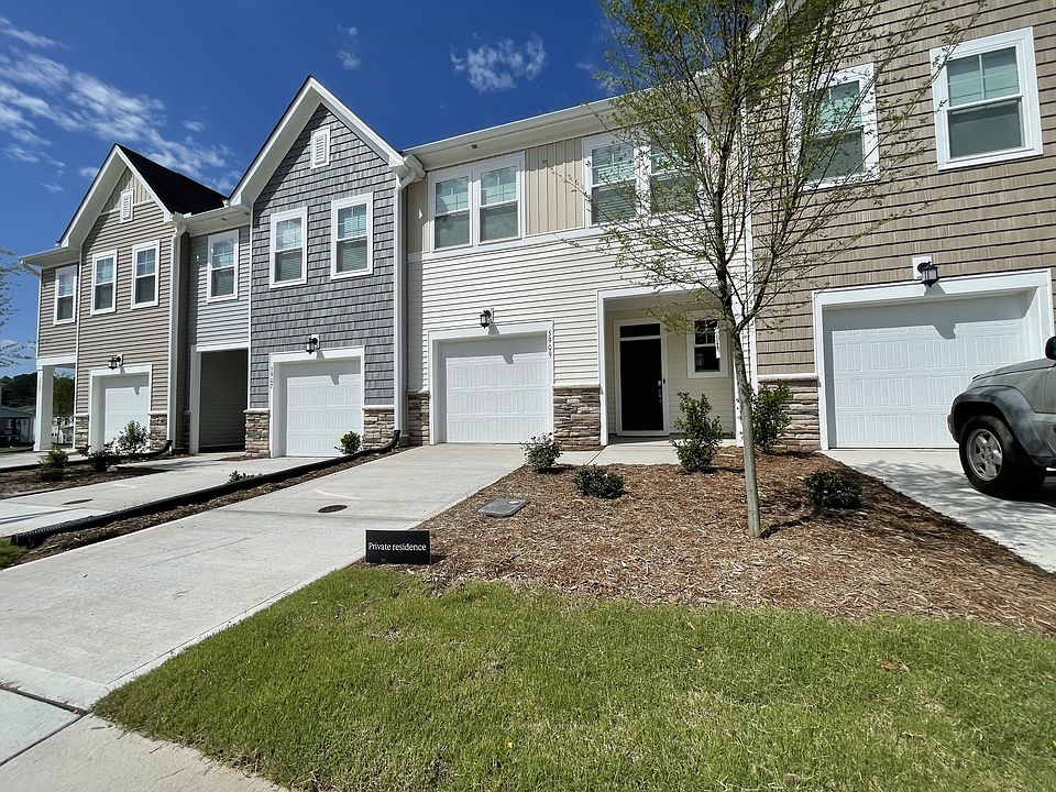 1st image of 5909 Woodlawn Dr #1