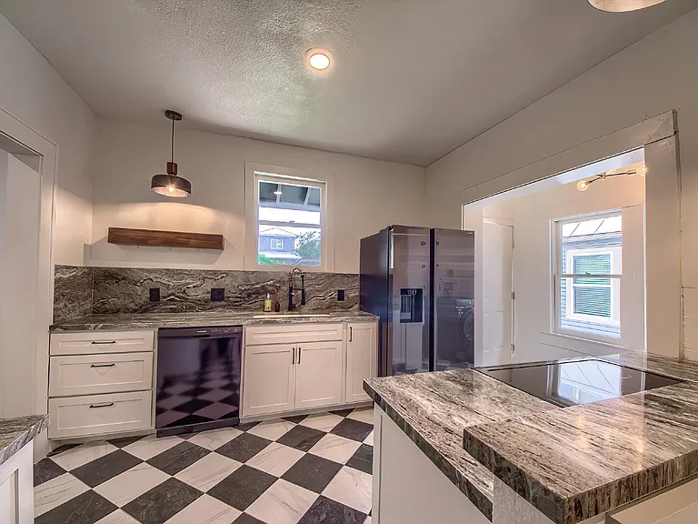 518 Queen Anne Ct — Photo 15