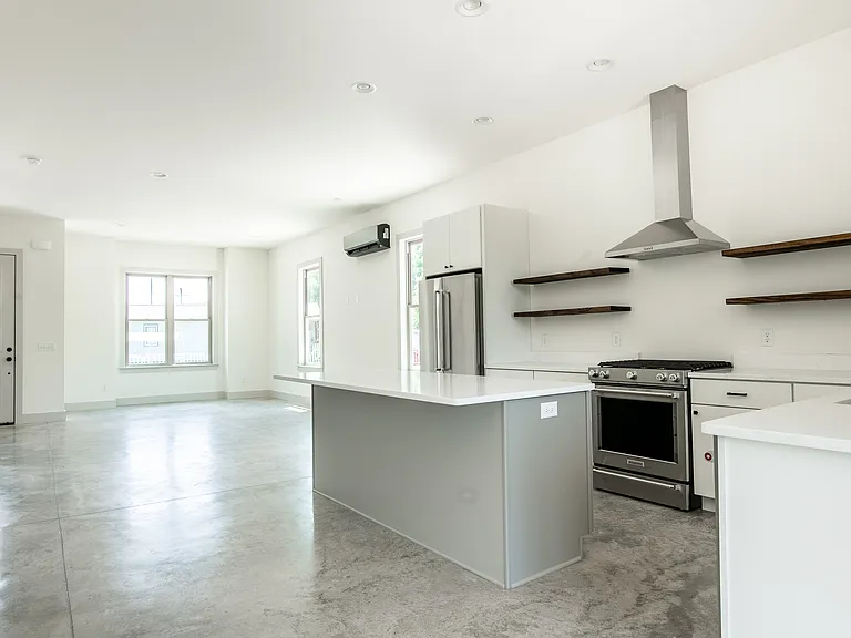 109 Stringer St #101 — Photo 30