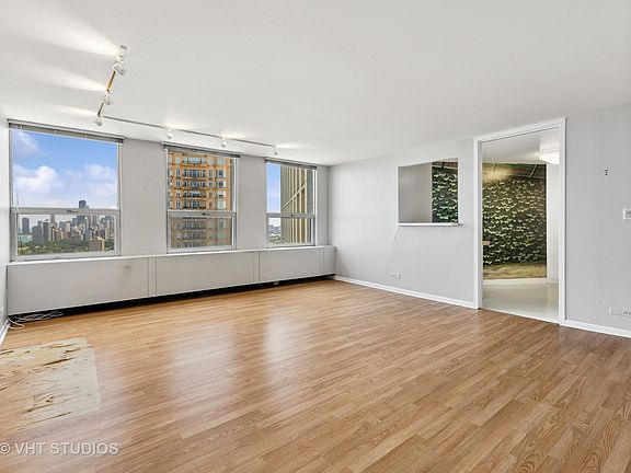 4th image of 2626 N Lakeview Ave APT 3904