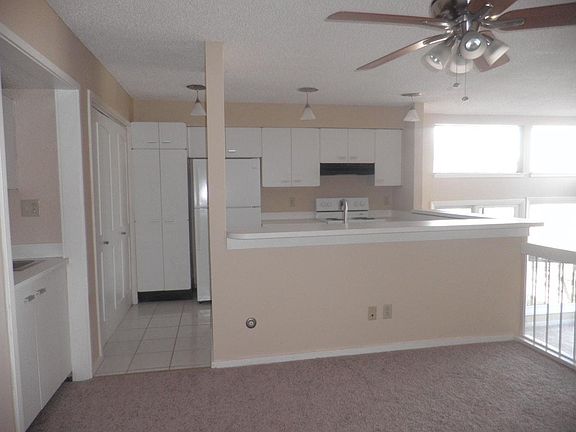 4th image of 9309 S Pointe Lasalles Dr