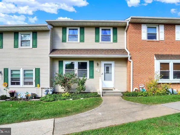131 Fox Run Dr #131, York, PA 17403