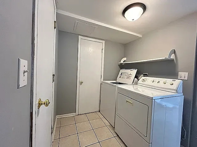 205 W Washington St — Photo 11