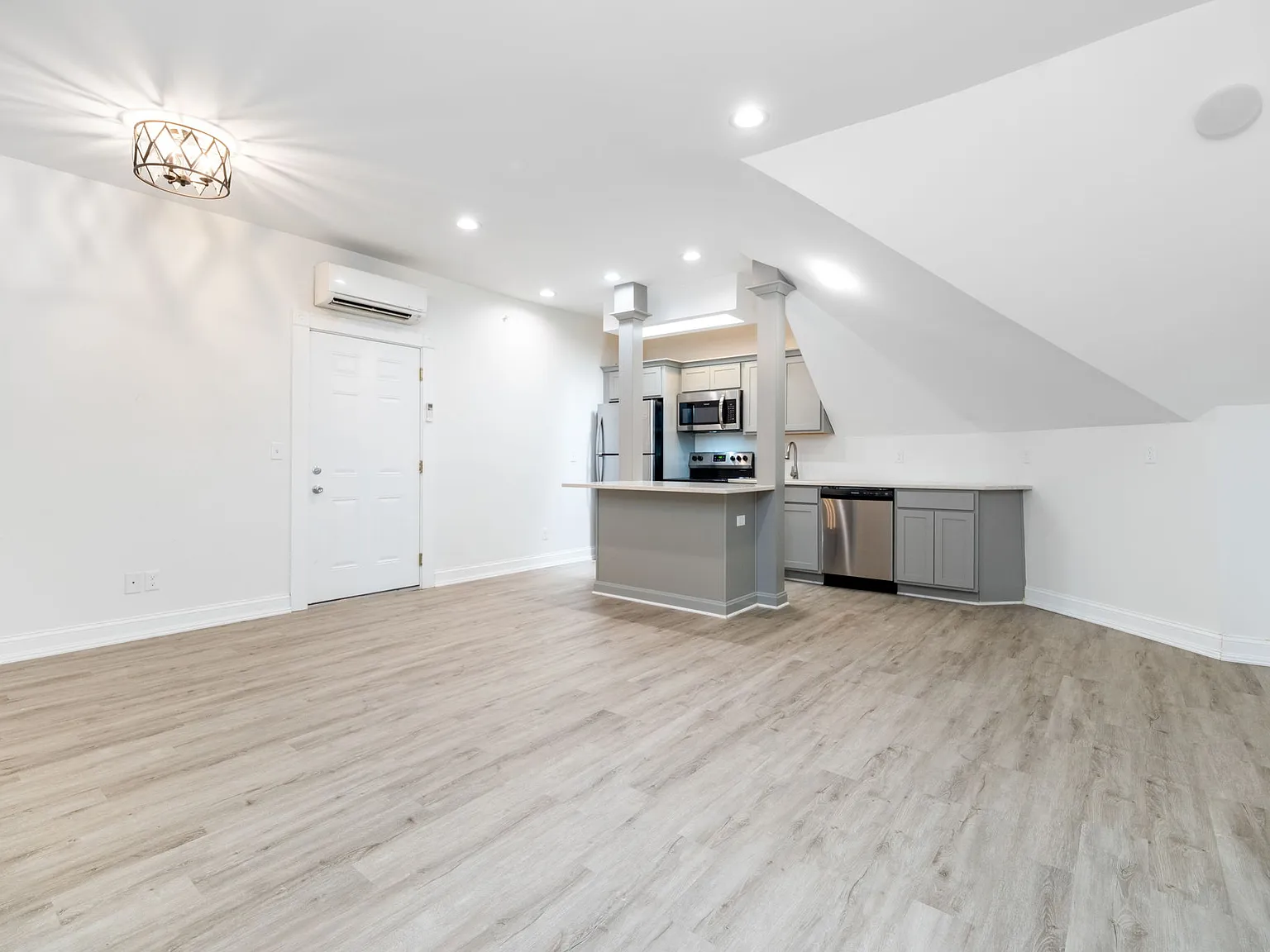 1202 S 3rd St — Photo 1