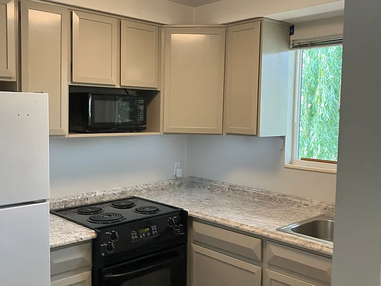 860 E Fairmont Cir #4 — Photo 3