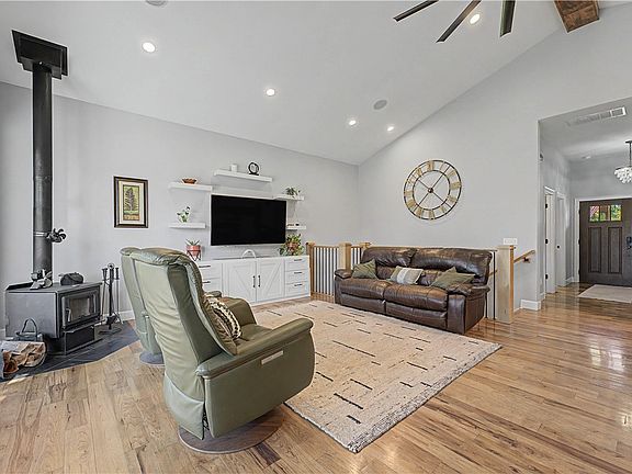 5th image of 9889 River Oaks Dr
