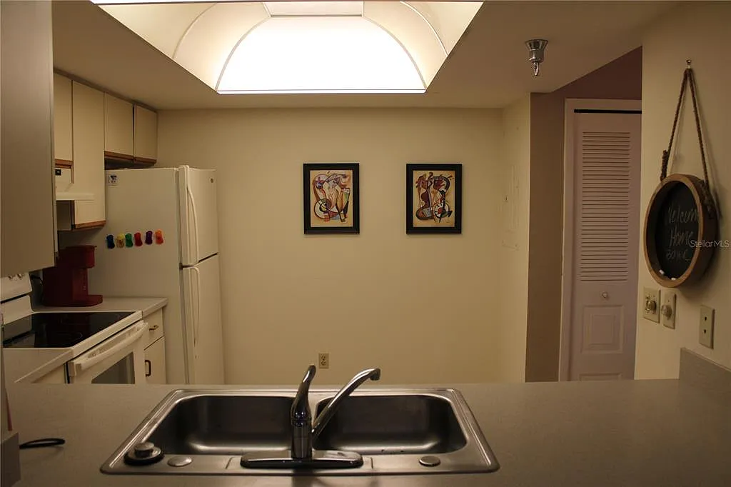 2 bed, 2.0 bath, 1042 sqft, $1,695 — Photo 4