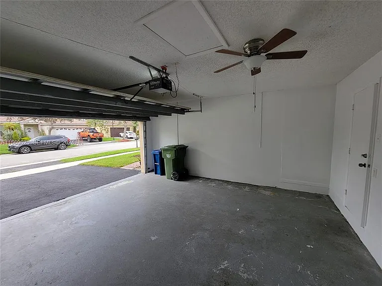 928 Falling Water Rd — Photo 35