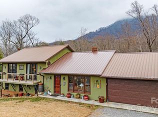 9374 Holbert Cove Rd, Saluda, NC 28773