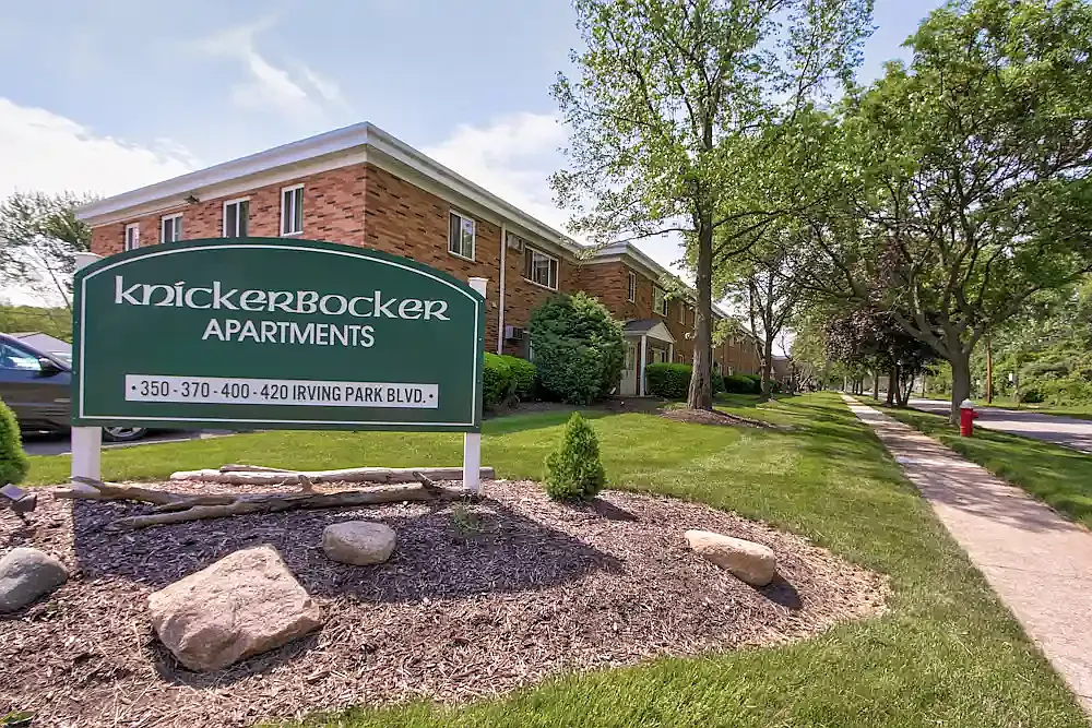 Knickerbocker Apartments — Photo 1