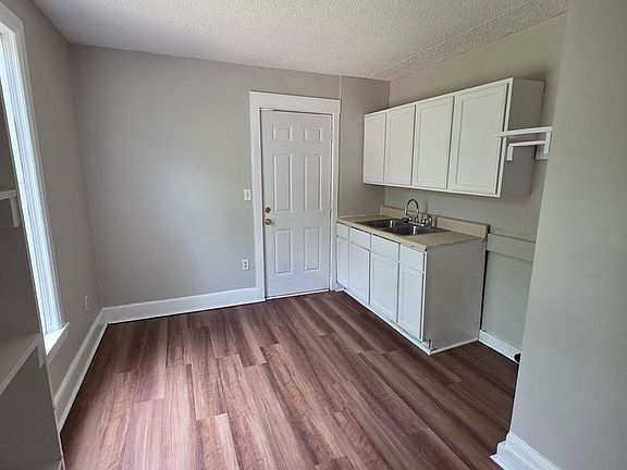 3rd image of 1407 Jerome Dr