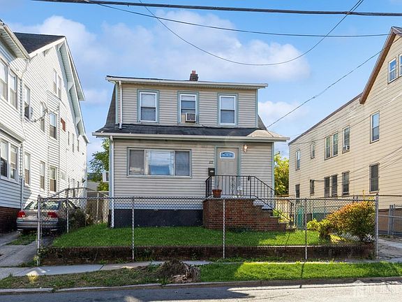2nd image of 122 Vermont Ave #124