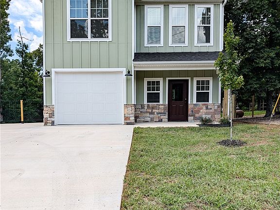 2nd image of 4 McHugh Ln
