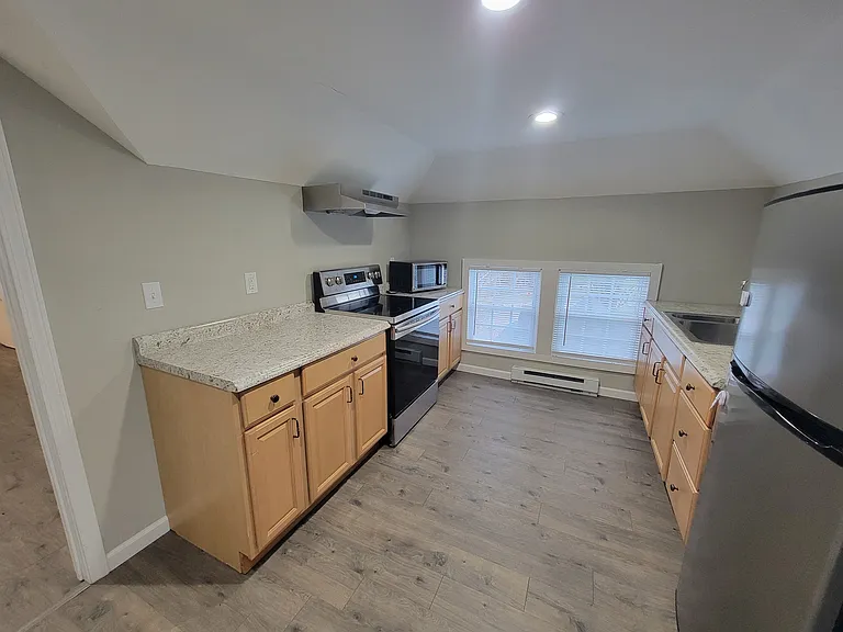 415 N Clinton St #3 — Photo 2