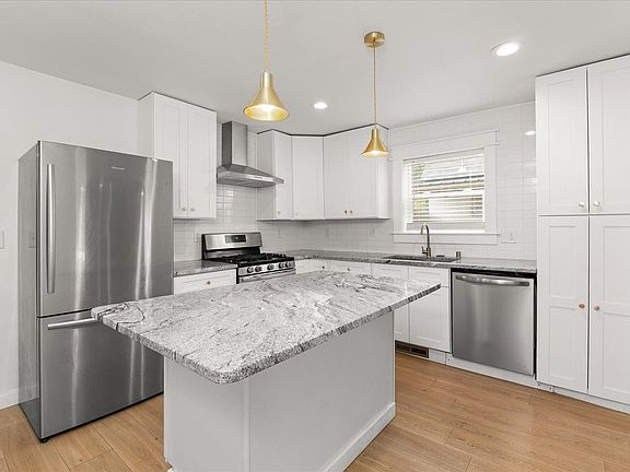 3rd image of 2932 E Sanson Ave