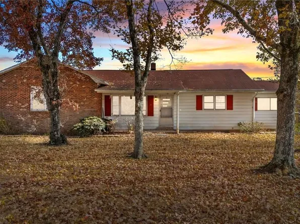 1024 Hunter Rd, Lexington, NC 27295