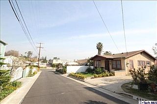 3rd image of 4112 Manor Ct