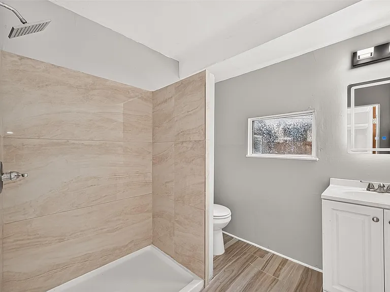 1507 Laird St — Photo 13