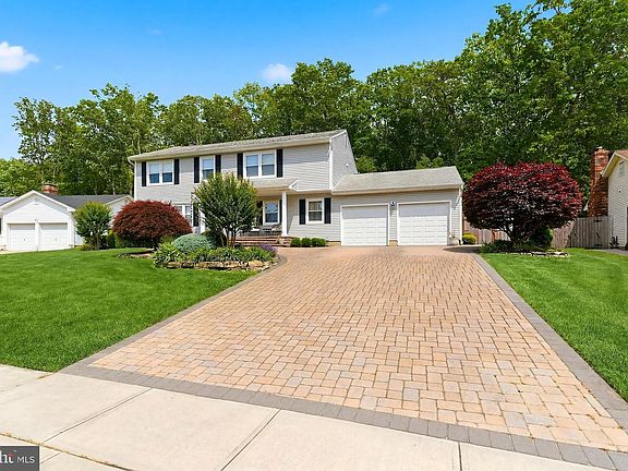 5th image of 16 Redwood Dr