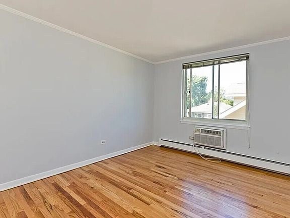 5th image of 2730 Central St #3DC