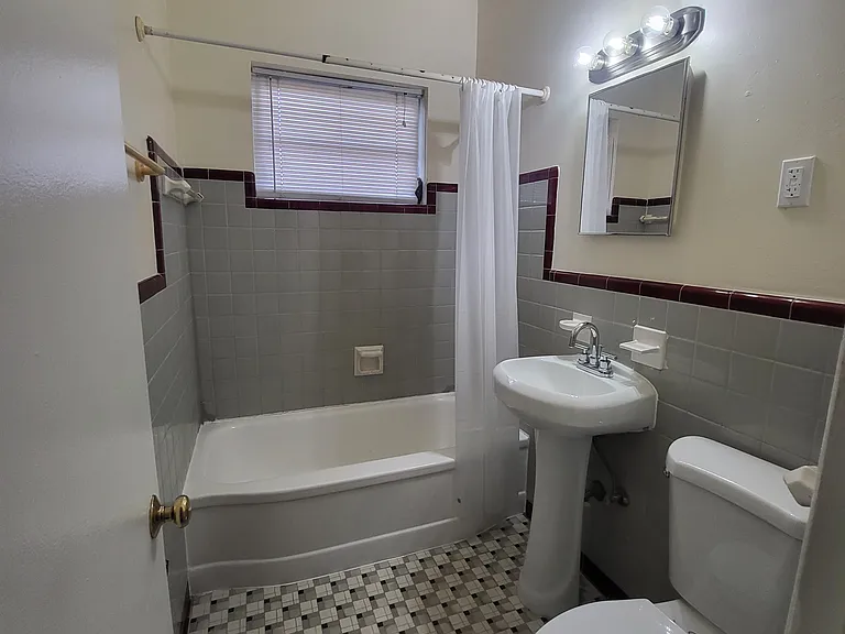 547 NE 16th Ave — Photo 11