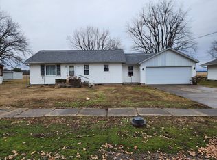 236 E Poplar St, Noble, IL 62868