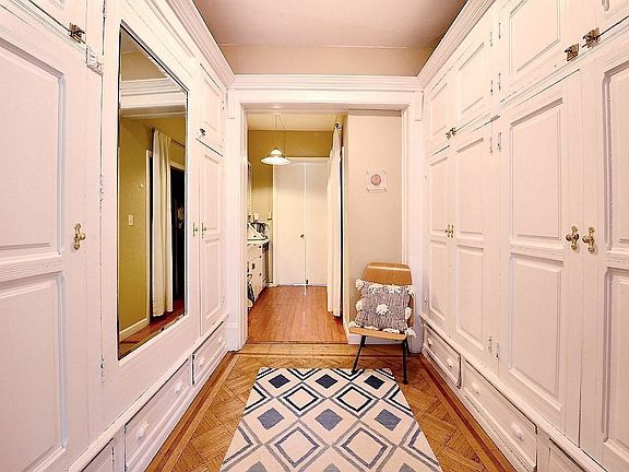 4th image of 32 W 87th St #3