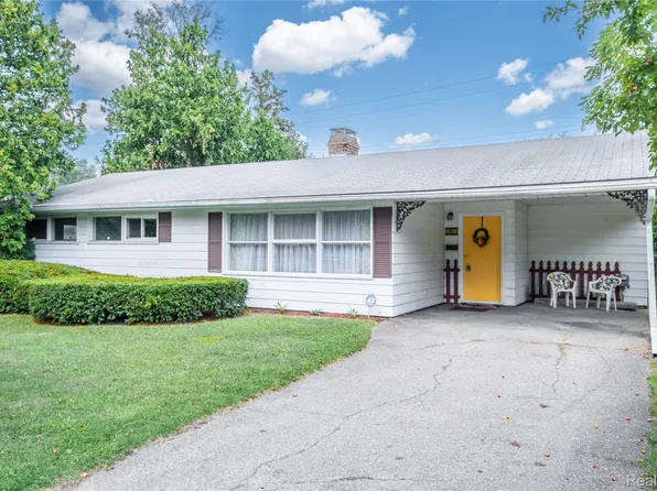 1814 Carmanbrook Pkwy, Flint, MI 48507