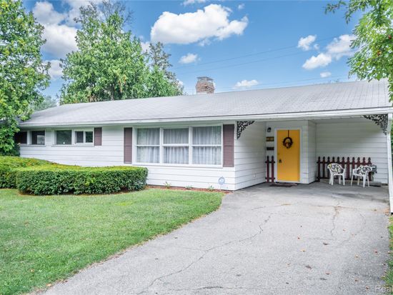 1814 Carmanbrook Pkwy, Flint, MI 48507