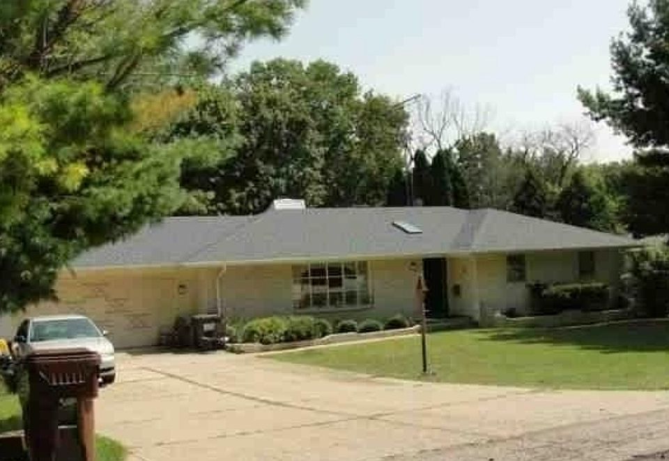 1st image of 1758 Valencia Dr