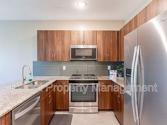 2nd image of 2334 E Huntington Dr
