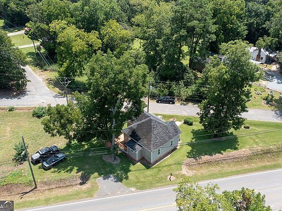 4th image of 823 Cooper Dr NE