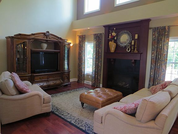 FAMILY ROOM W/ GAS FIREPLACE
