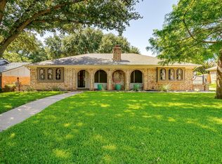 325 Baker Dr, Hurst, TX 76054