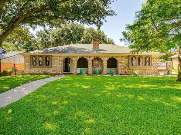 325 Baker Dr, Hurst, TX 76054