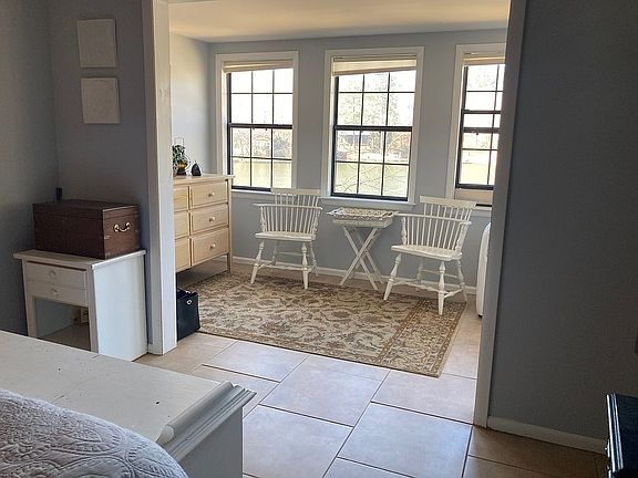 Master bdrm sitting room 
