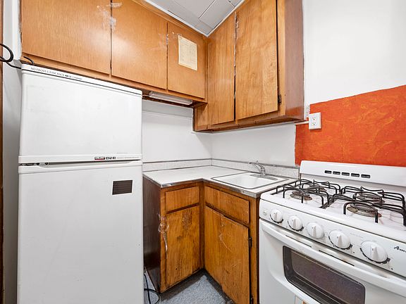 5th image of 335 E 51st St APT 3E
