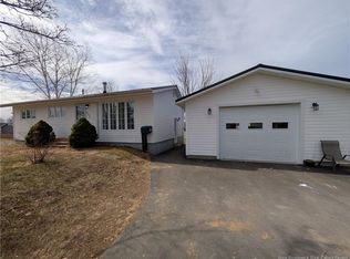 562 Fleet Cres, Bathurst, NB E2A4H1