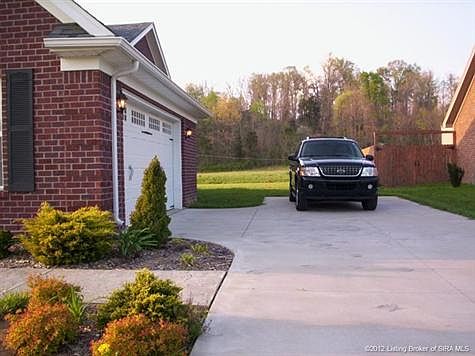 4th image of 2774 Crescent Hill Dr NE