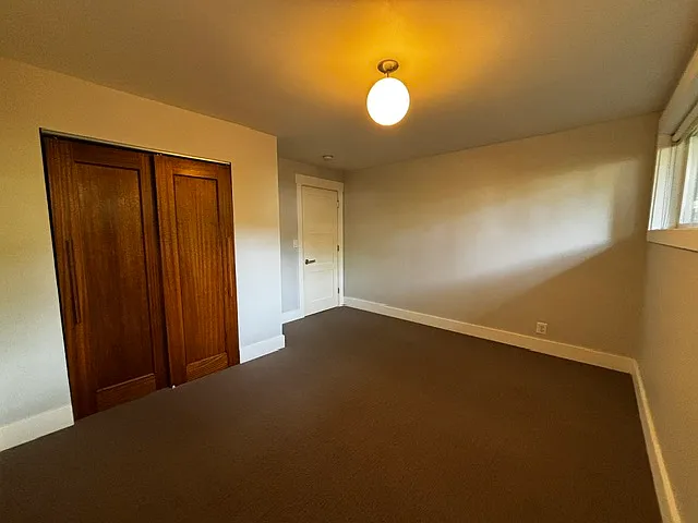 Large bedroom with wool carpet.