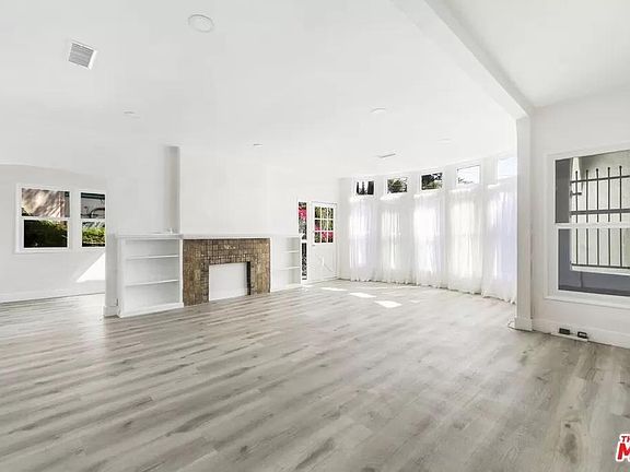 Living Room (South Facing)