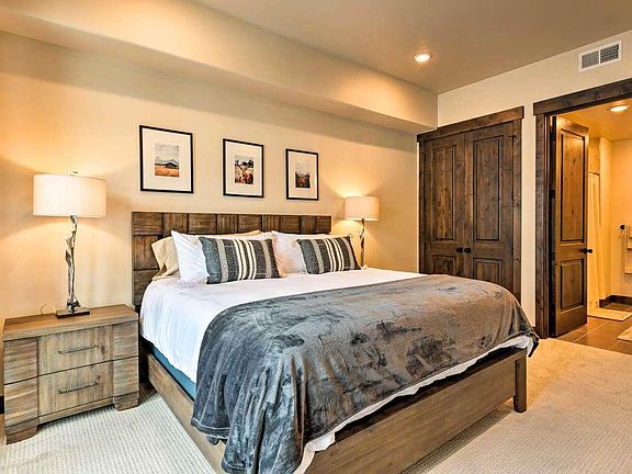 4th image of 3751 Blackstone Dr #1G