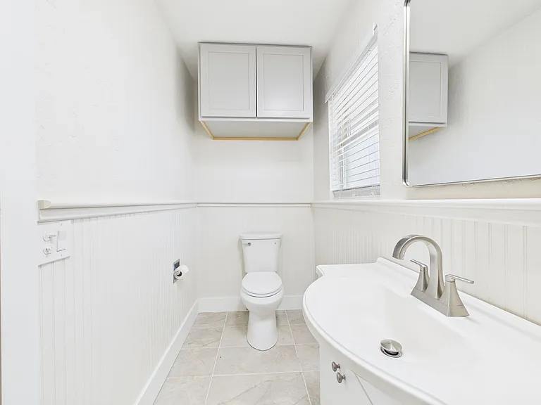 306 SW 52nd St — Photo 17