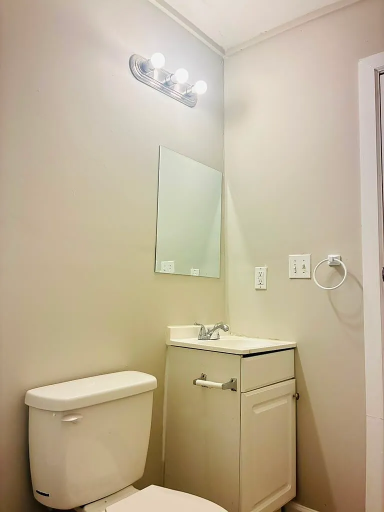 733 Wilson rd — Photo 2