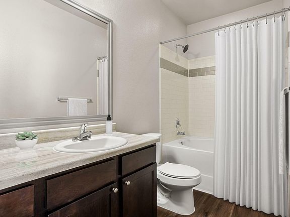 Avenues at Cypress - Bathroom